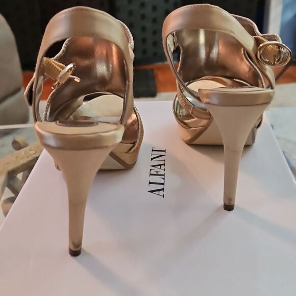 Alfani Women's Gold Glitter Heels Sz 5.5 - Picture 6 of 9